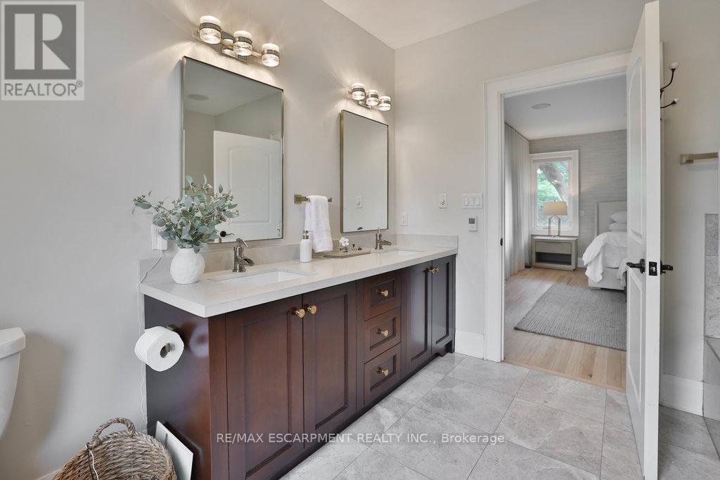 43 Mississauga Road S, Mississauga, Ontario  L5H 2H3 - Photo 26 - W12456345