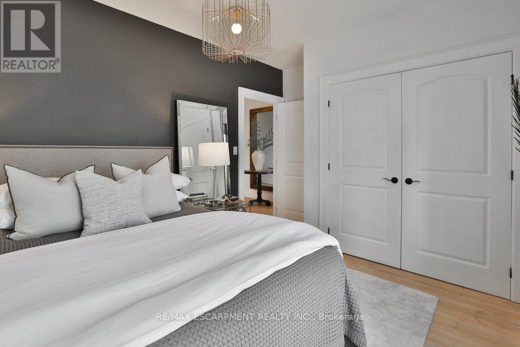 43 Mississauga Road S, Mississauga, Ontario  L5H 2H3 - Photo 28 - W12456345