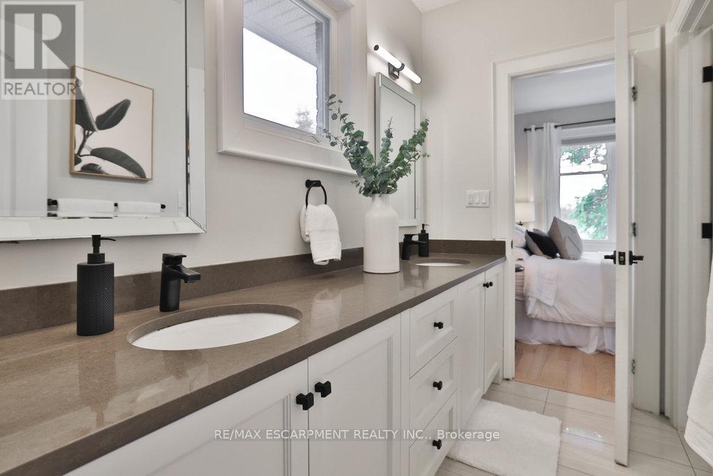 43 Mississauga Road S, Mississauga, Ontario  L5H 2H3 - Photo 31 - W12456345