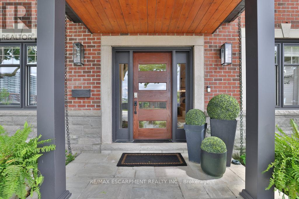 43 Mississauga Road S, Mississauga, Ontario  L5H 2H3 - Photo 4 - W12456345