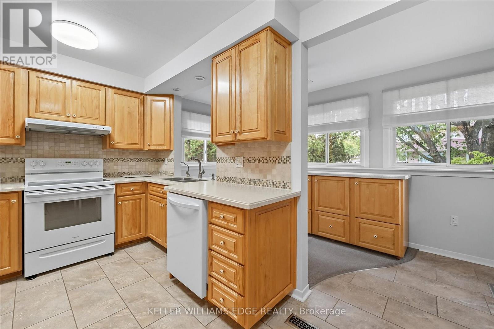 2400 Eaglesfield Drive, Burlington, Ontario  L7P 3V5 - Photo 13 - W12456347
