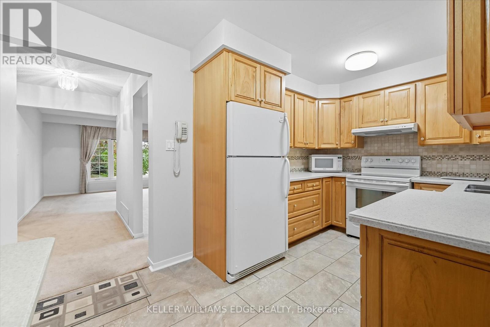 2400 Eaglesfield Drive, Burlington, Ontario  L7P 3V5 - Photo 14 - W12456347