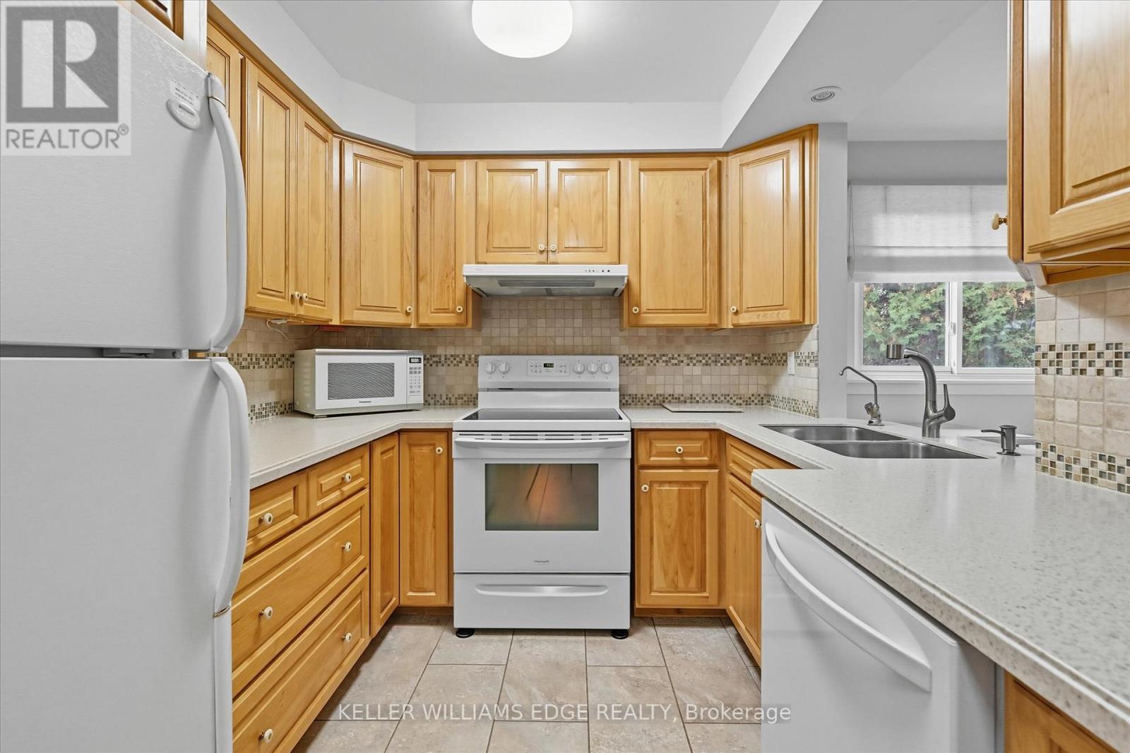2400 Eaglesfield Drive, Burlington, Ontario  L7P 3V5 - Photo 15 - W12456347