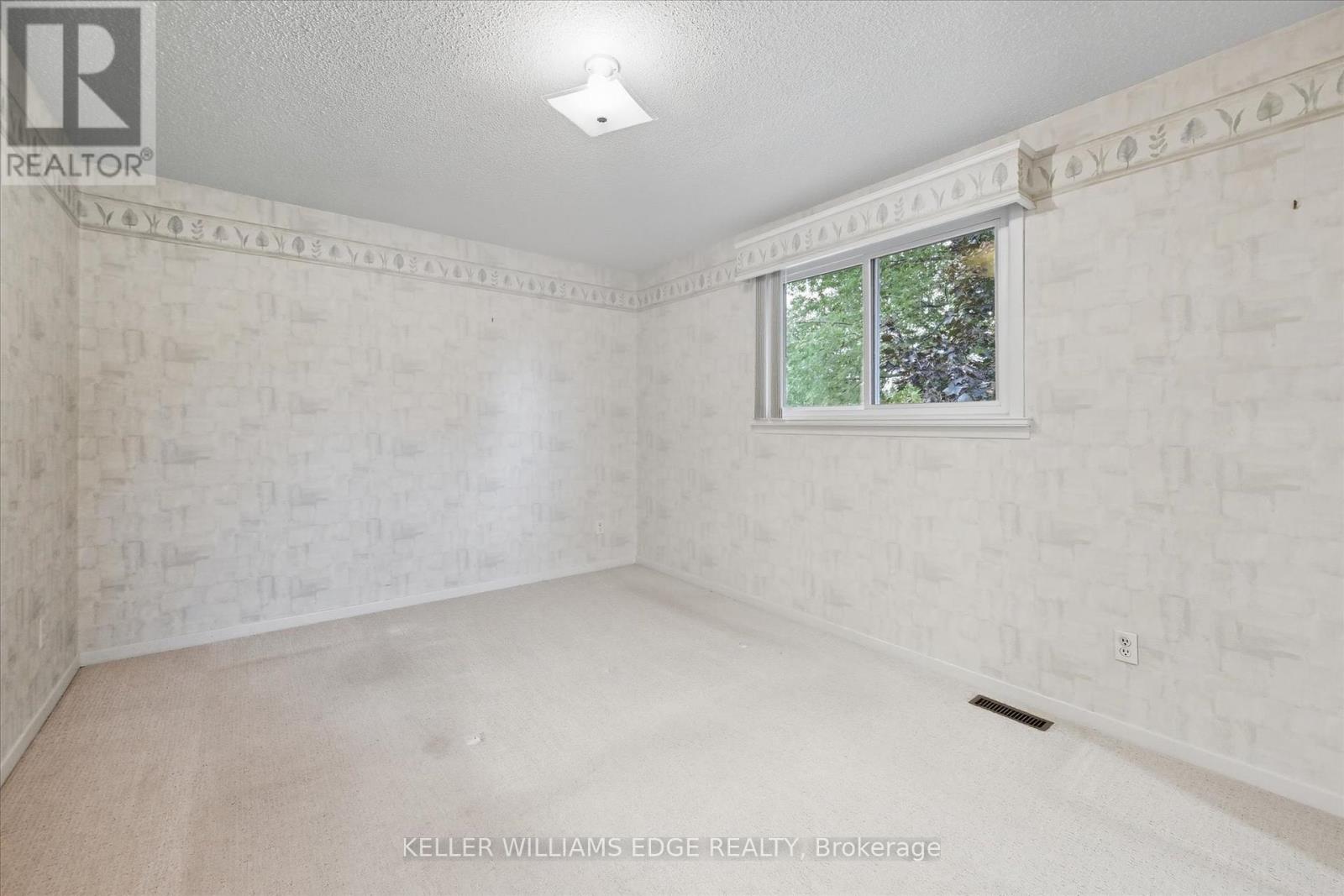 2400 Eaglesfield Drive, Burlington, Ontario  L7P 3V5 - Photo 22 - W12456347