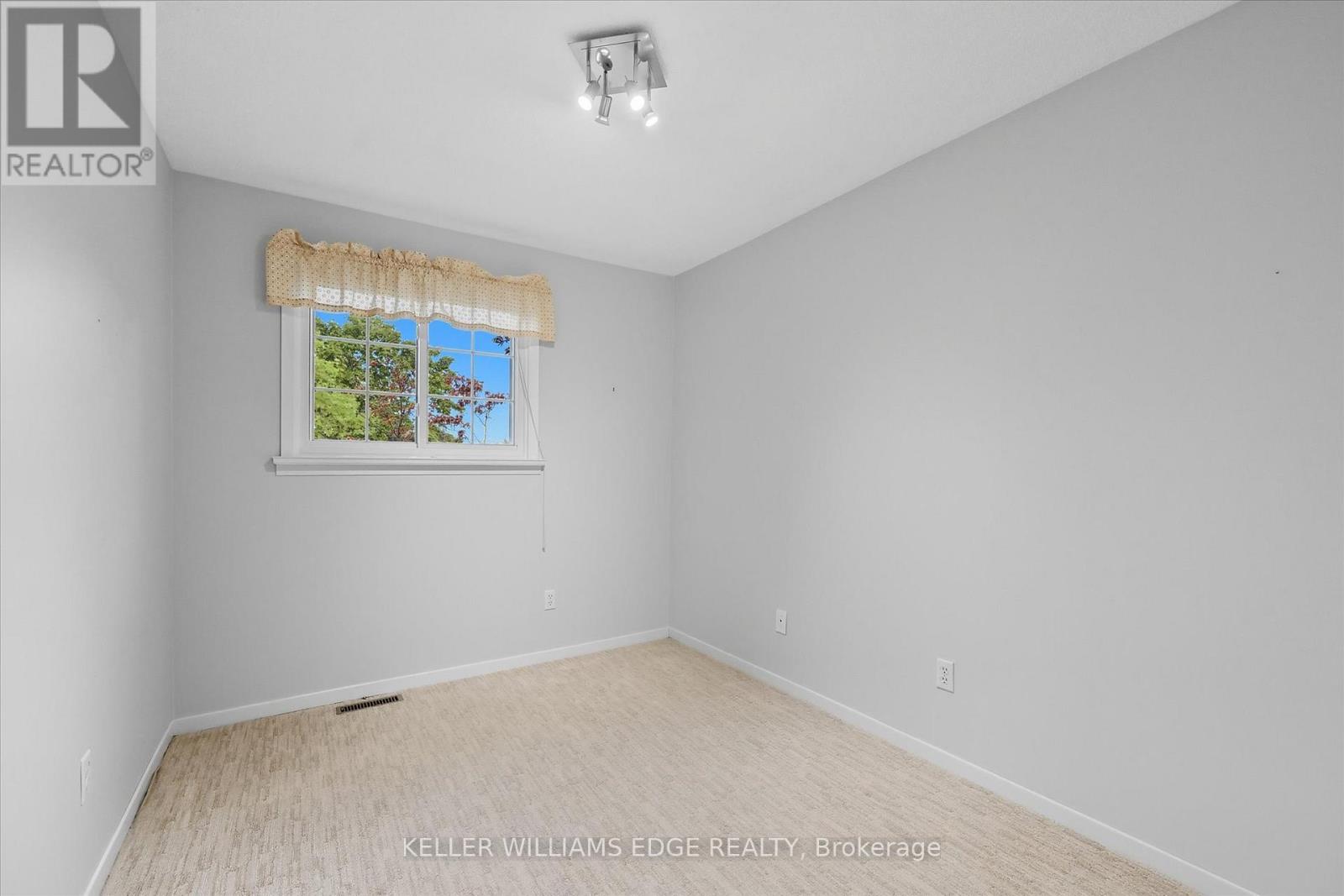 2400 Eaglesfield Drive, Burlington, Ontario  L7P 3V5 - Photo 27 - W12456347