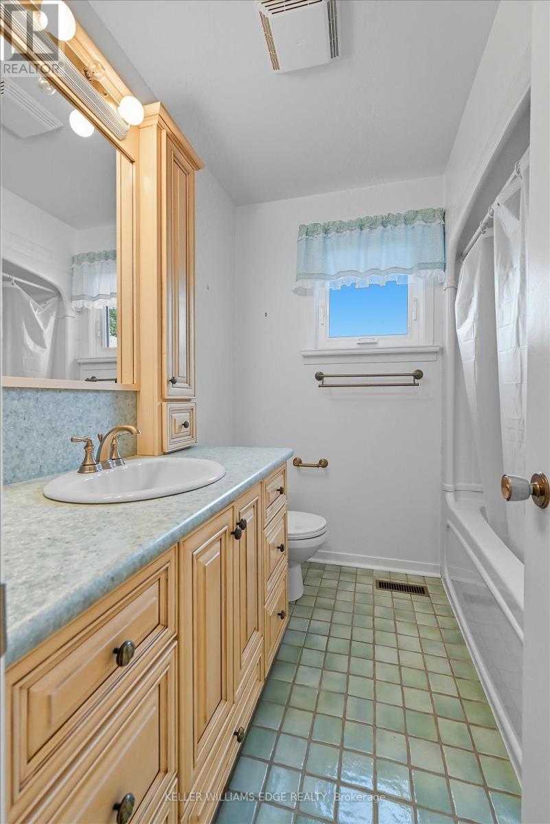 2400 Eaglesfield Drive, Burlington, Ontario  L7P 3V5 - Photo 29 - W12456347