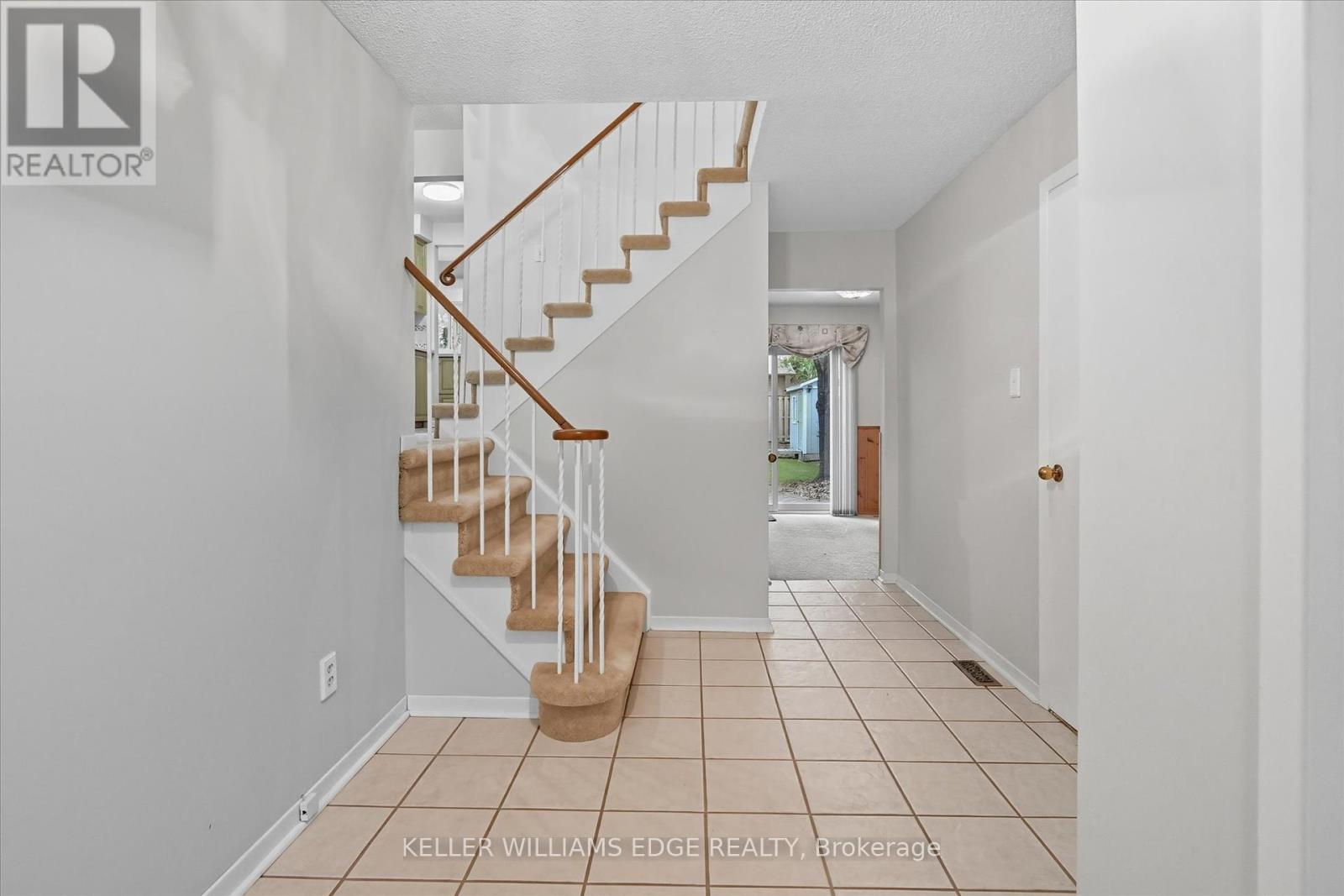 2400 Eaglesfield Drive, Burlington, Ontario  L7P 3V5 - Photo 4 - W12456347