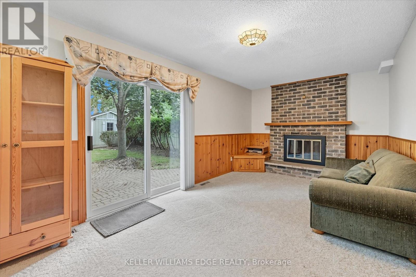 2400 Eaglesfield Drive, Burlington, Ontario  L7P 3V5 - Photo 5 - W12456347