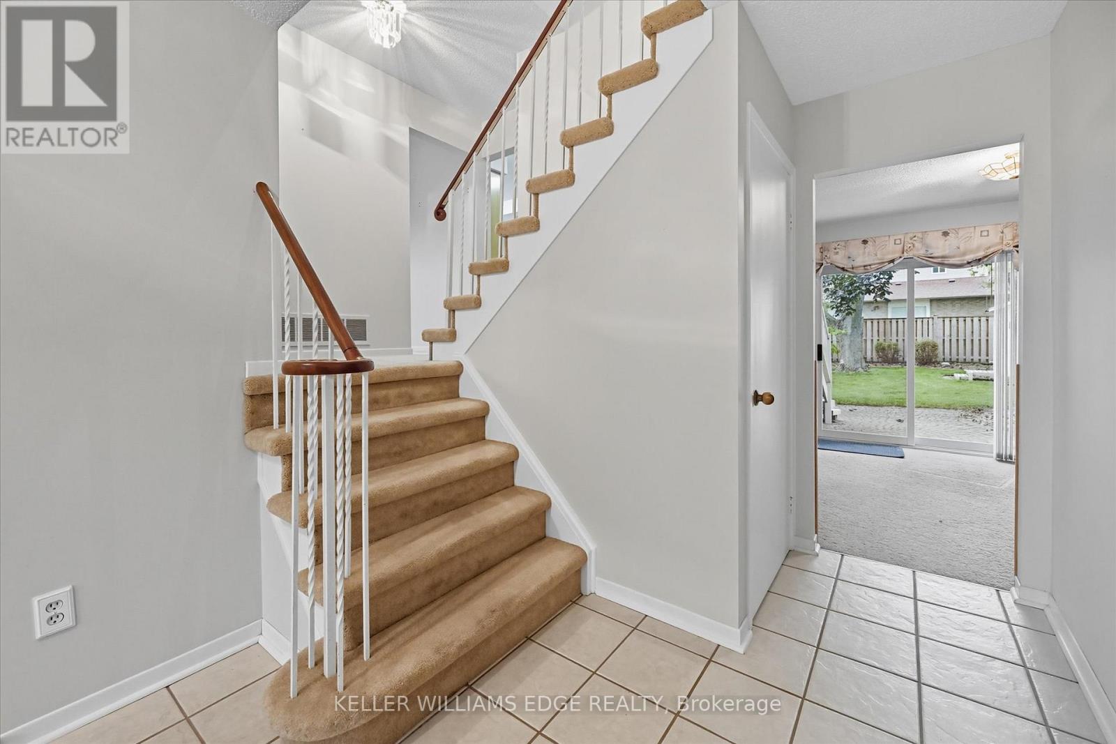 2400 Eaglesfield Drive, Burlington, Ontario  L7P 3V5 - Photo 7 - W12456347