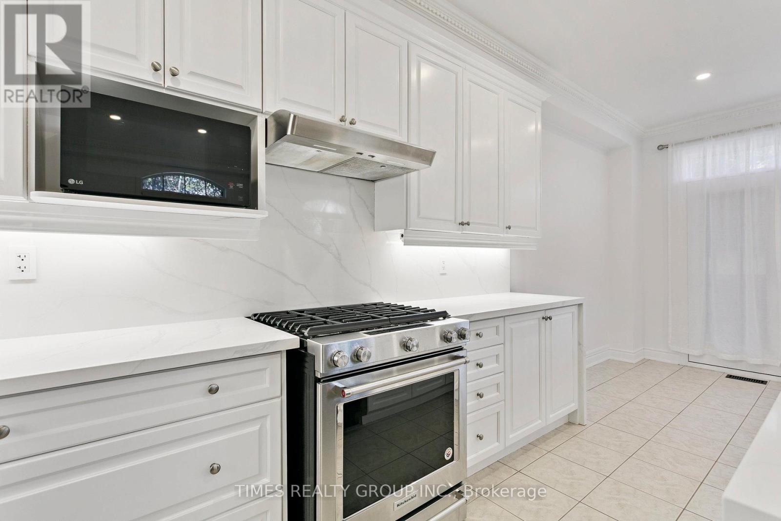 212 Creek Path Avenue, Oakville, Ontario  L6L 6T5 - Photo 13 - W12456351