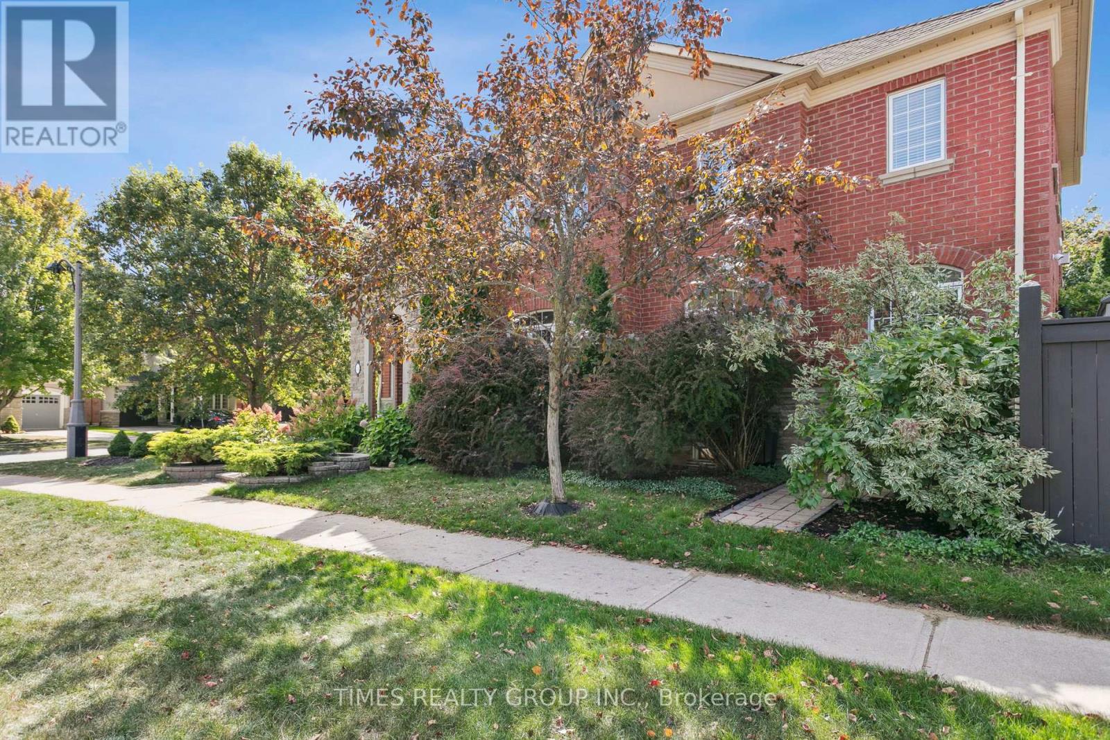 212 Creek Path Avenue, Oakville, Ontario  L6L 6T5 - Photo 2 - W12456351