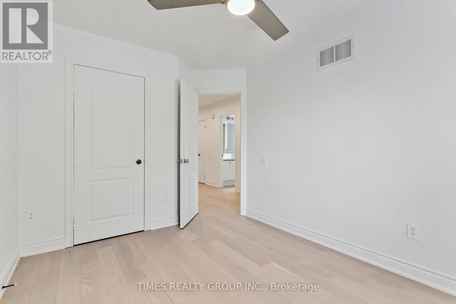 212 Creek Path Avenue, Oakville, Ontario  L6L 6T5 - Photo 23 - W12456351