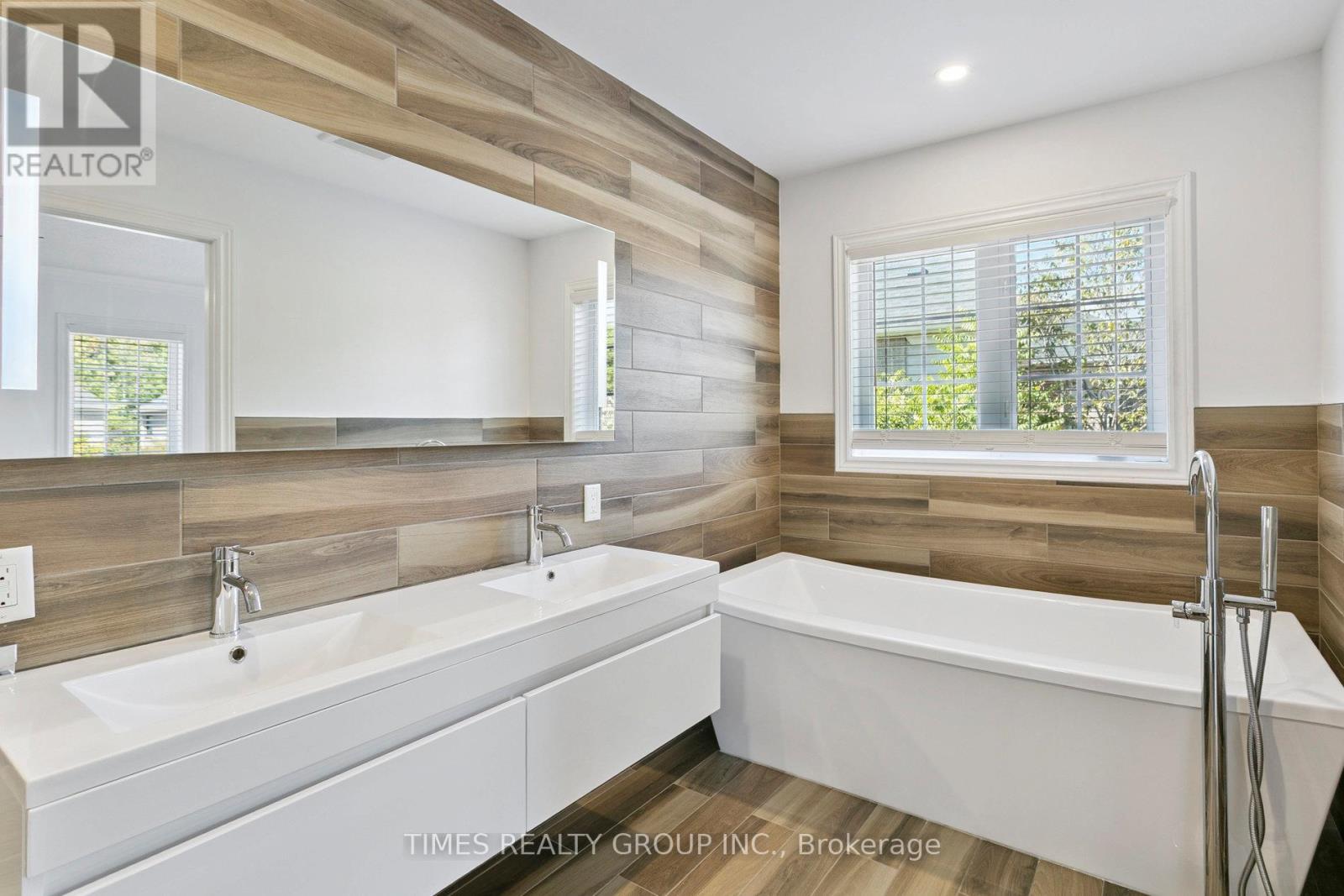 212 Creek Path Avenue, Oakville, Ontario  L6L 6T5 - Photo 28 - W12456351