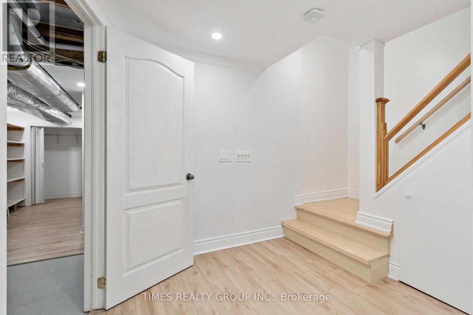 212 Creek Path Avenue, Oakville, Ontario  L6L 6T5 - Photo 35 - W12456351