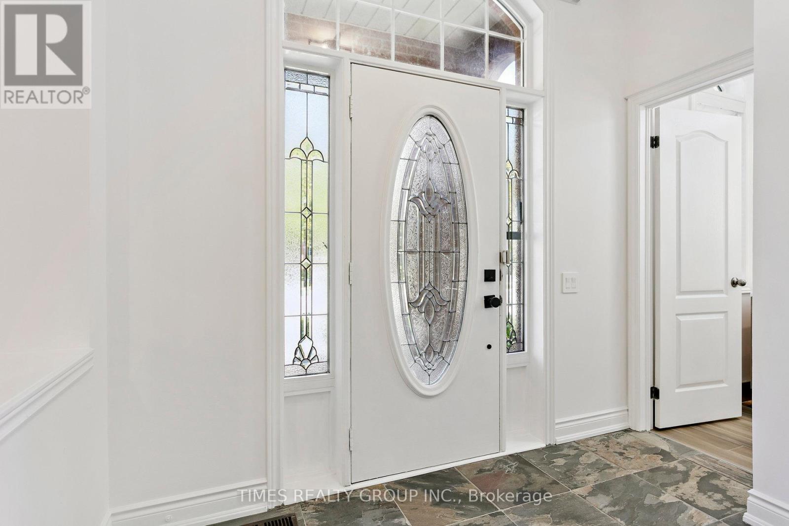 212 Creek Path Avenue, Oakville, Ontario  L6L 6T5 - Photo 4 - W12456351
