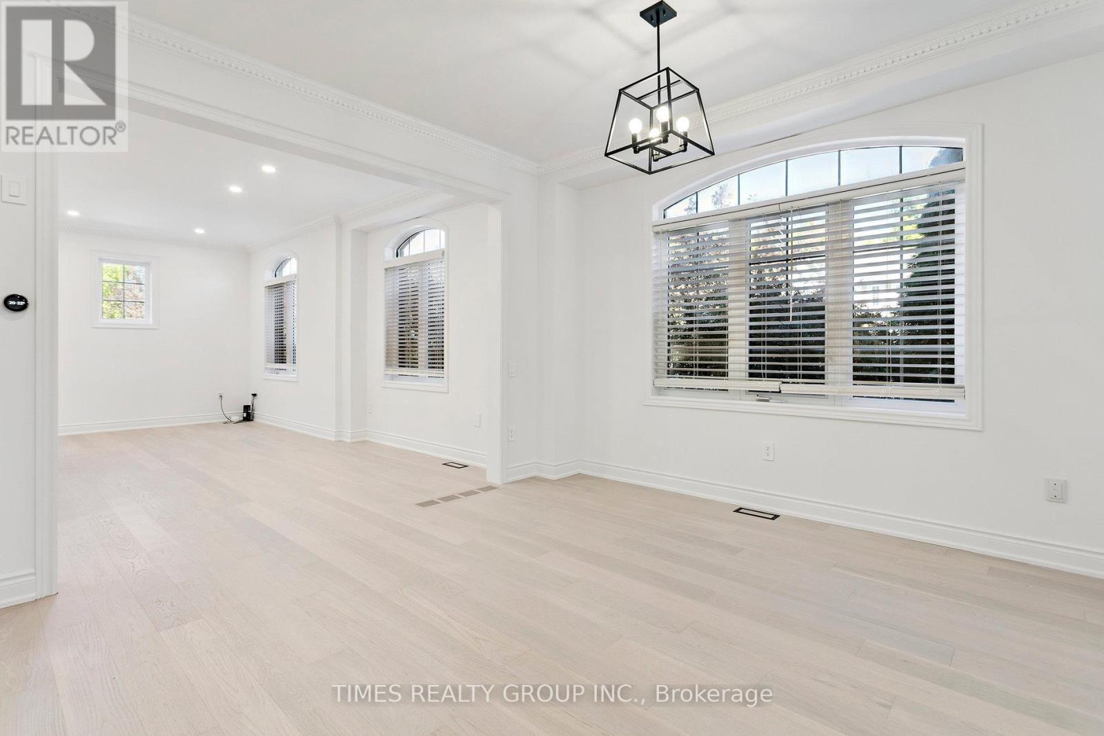 212 Creek Path Avenue, Oakville, Ontario  L6L 6T5 - Photo 6 - W12456351