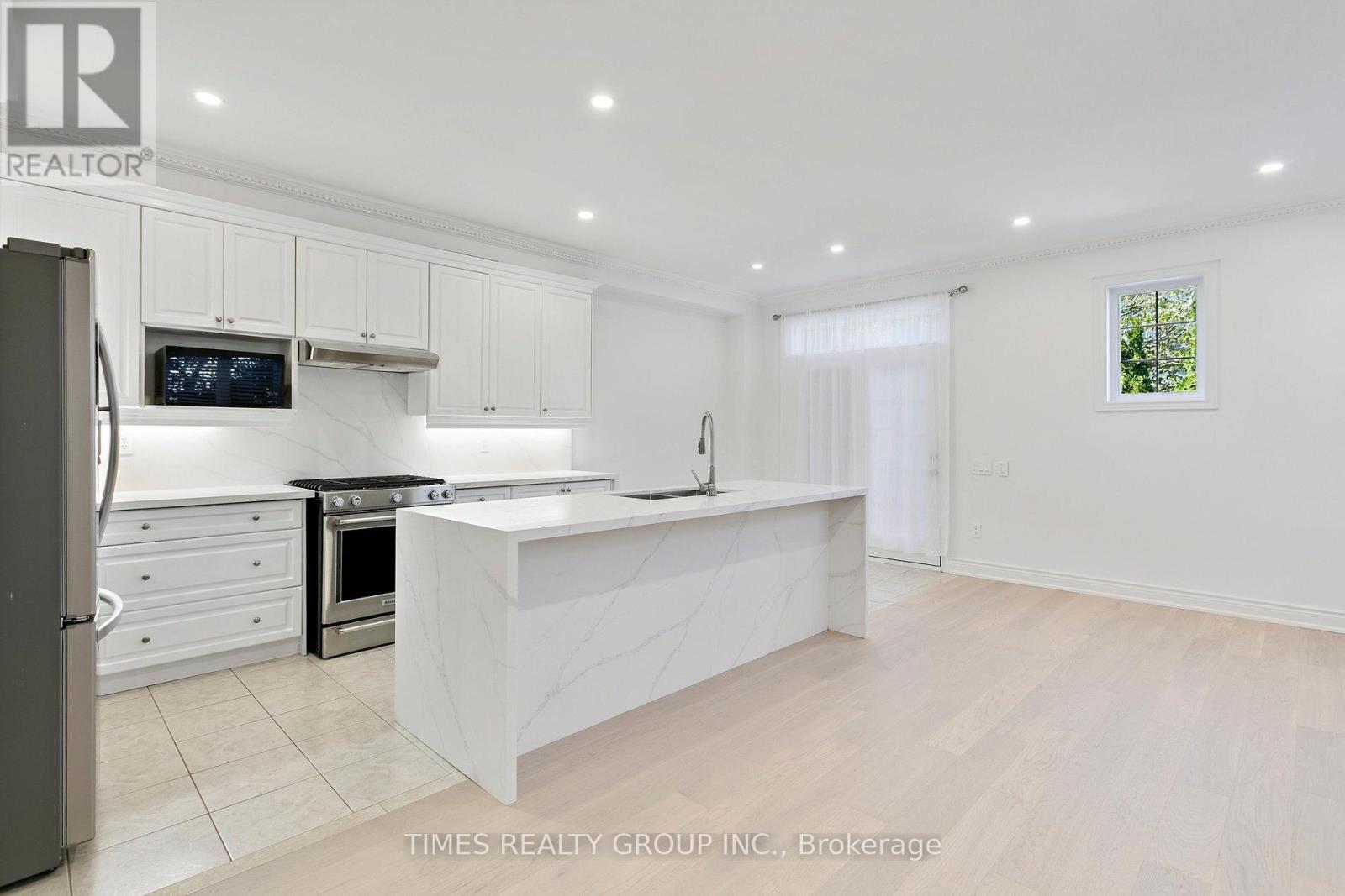 212 Creek Path Avenue, Oakville, Ontario  L6L 6T5 - Photo 8 - W12456351