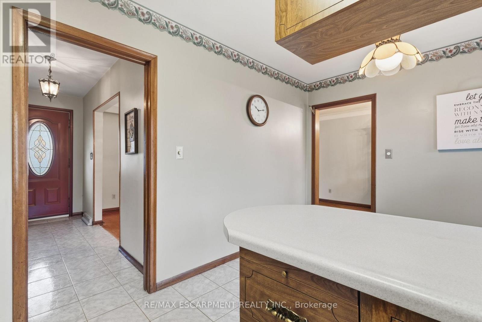 241 Tottenham Road, Burlington, Ontario  L7L 4G5 - Photo 11 - W12456361