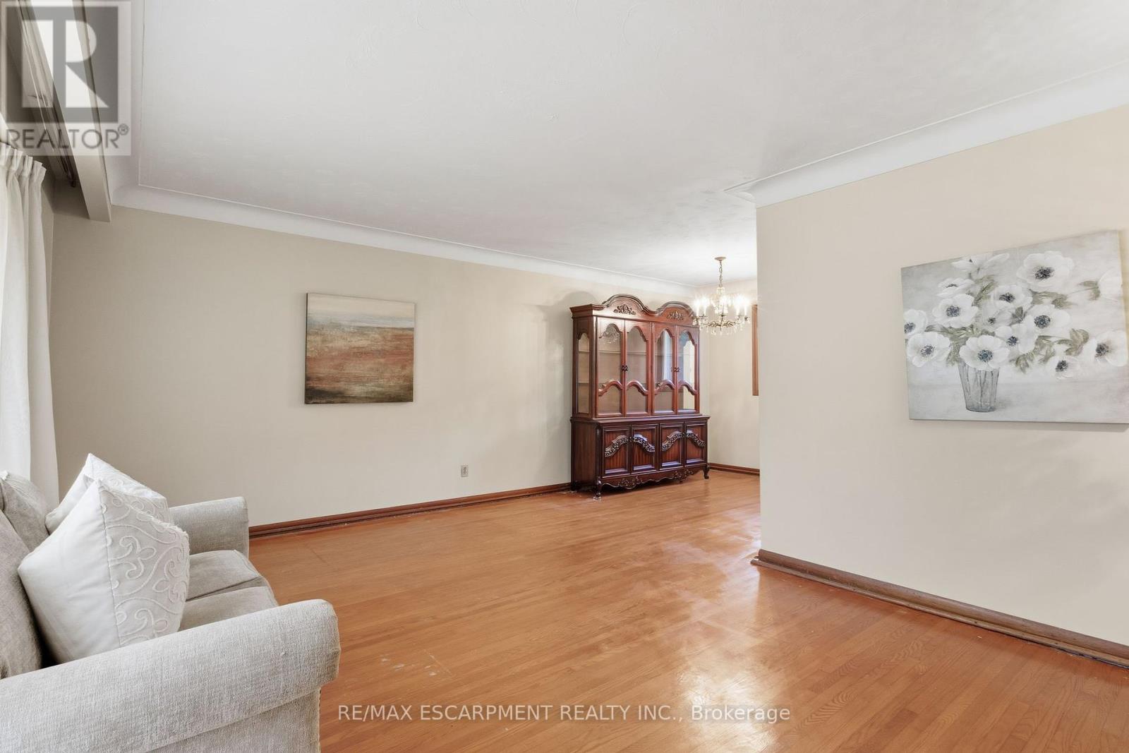241 Tottenham Road, Burlington, Ontario  L7L 4G5 - Photo 18 - W12456361