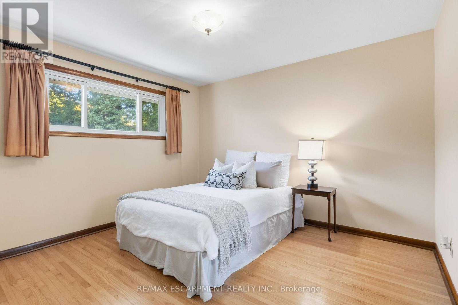 241 Tottenham Road, Burlington, Ontario  L7L 4G5 - Photo 20 - W12456361