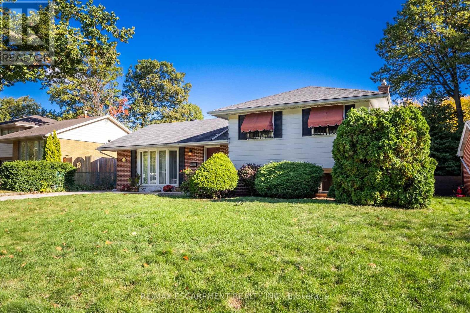 241 Tottenham Road, Burlington, Ontario  L7L 4G5 - Photo 3 - W12456361