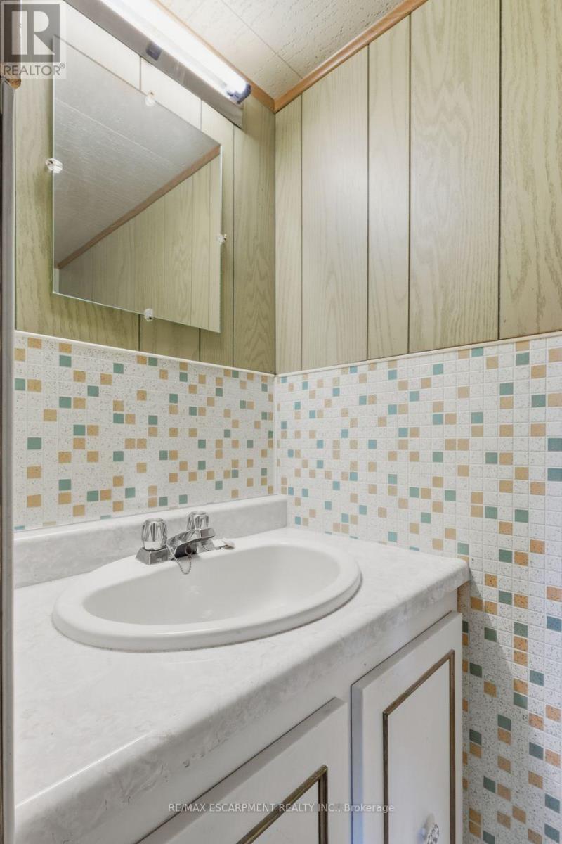 241 Tottenham Road, Burlington, Ontario  L7L 4G5 - Photo 30 - W12456361