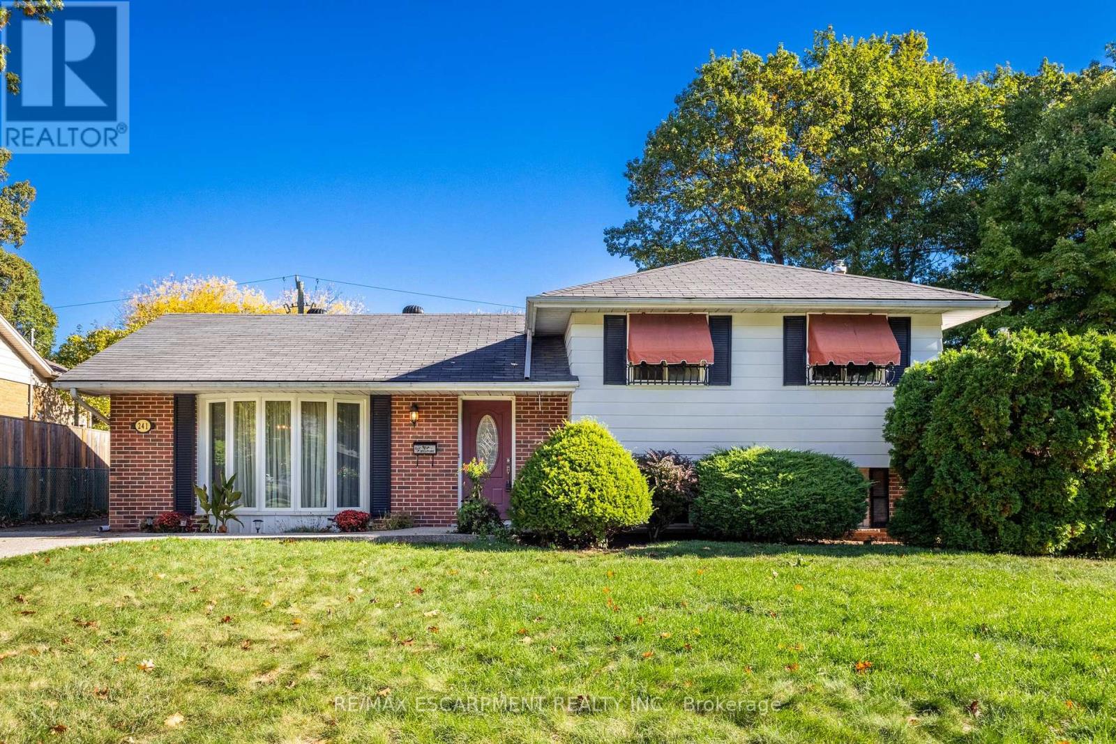 241 Tottenham Road, Burlington, Ontario  L7L 4G5 - Photo 4 - W12456361