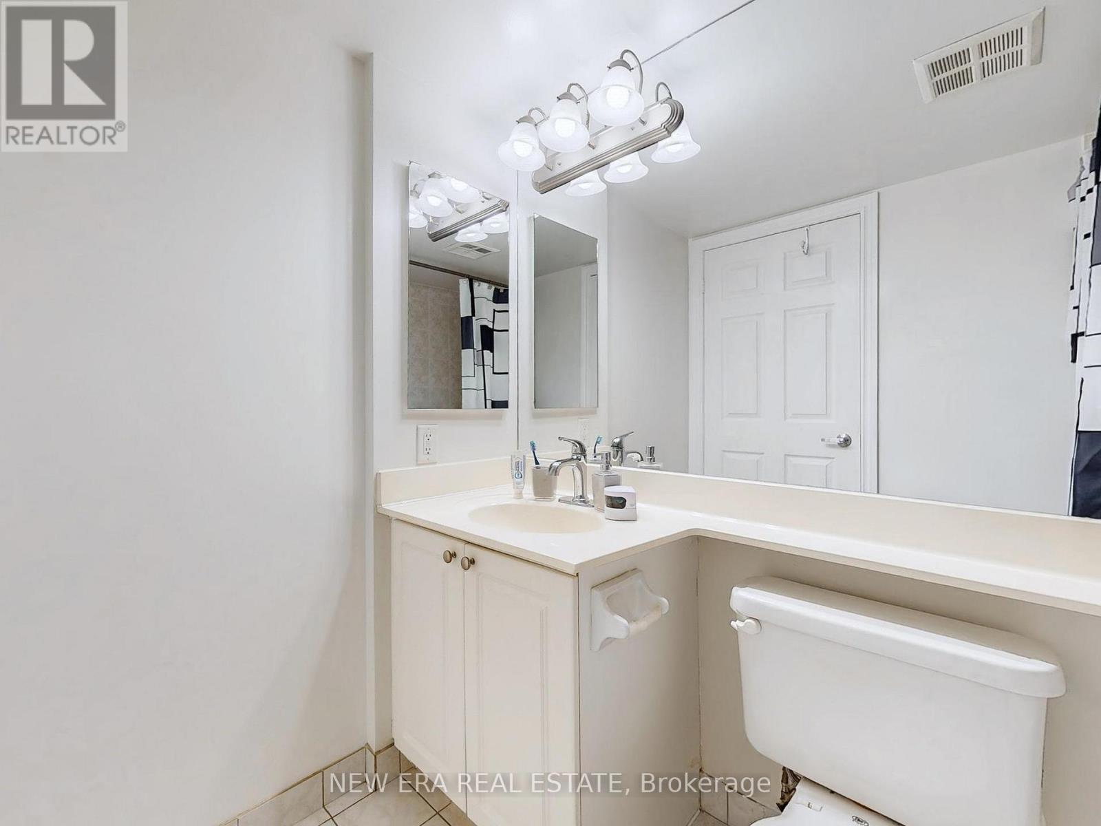 923 - 3888 Duke Of York Boulevard, Mississauga, Ontario  L5B 4P5 - Photo 17 - W12456362