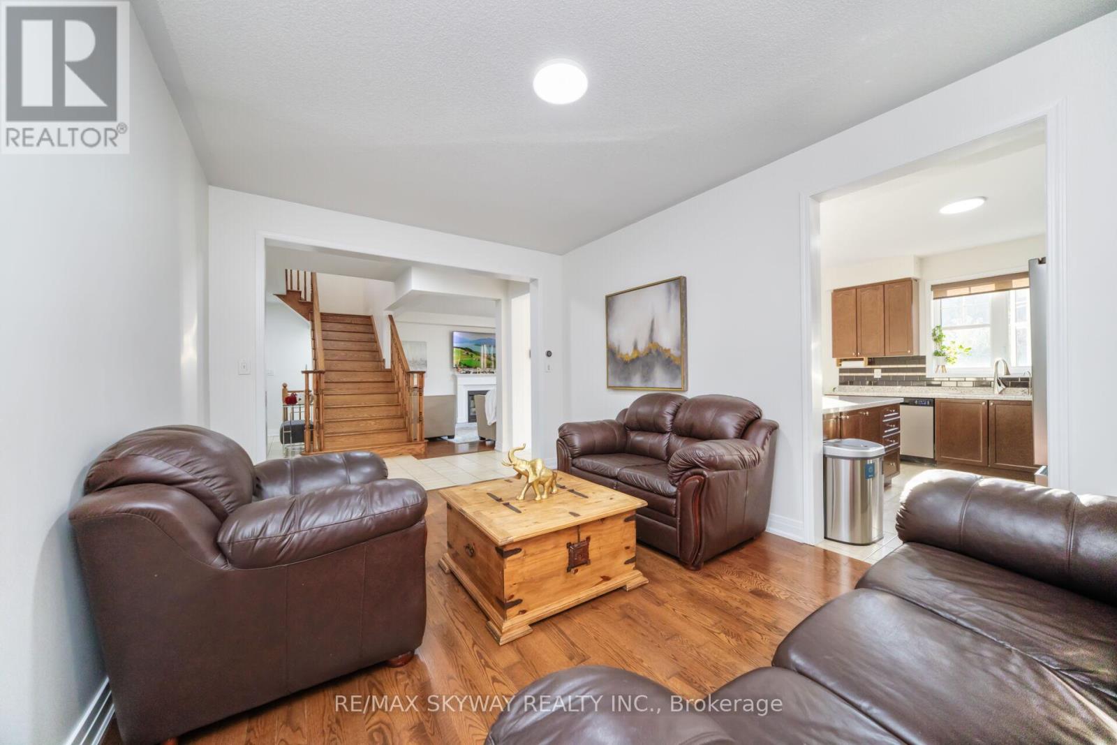 90 Aylesbury Drive, Brampton, Ontario  L7A 0W3 - Photo 10 - W12456365