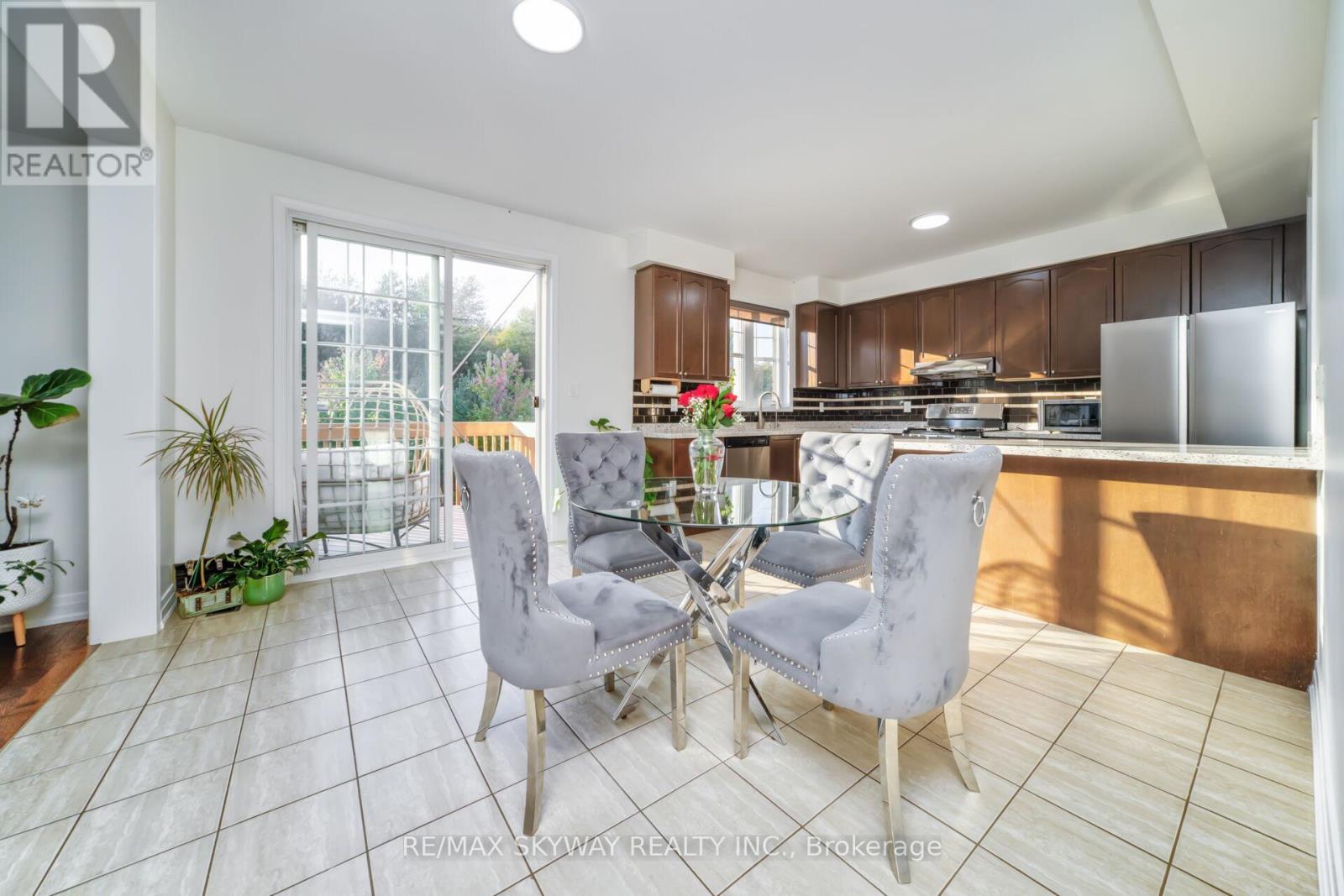 90 Aylesbury Drive, Brampton, Ontario  L7A 0W3 - Photo 16 - W12456365