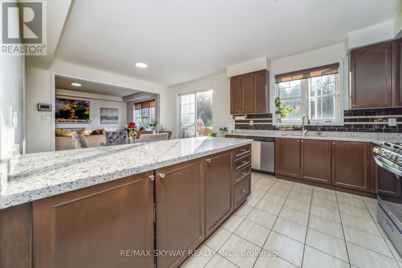 90 Aylesbury Drive, Brampton, Ontario  L7A 0W3 - Photo 19 - W12456365