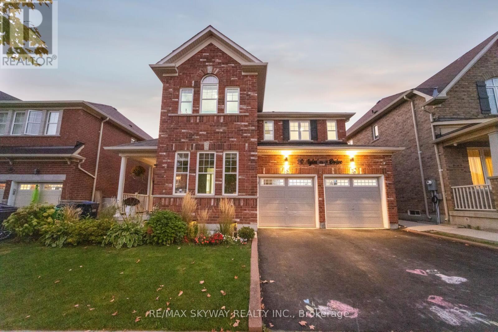 90 Aylesbury Drive, Brampton, Ontario  L7A 0W3 - Photo 2 - W12456365