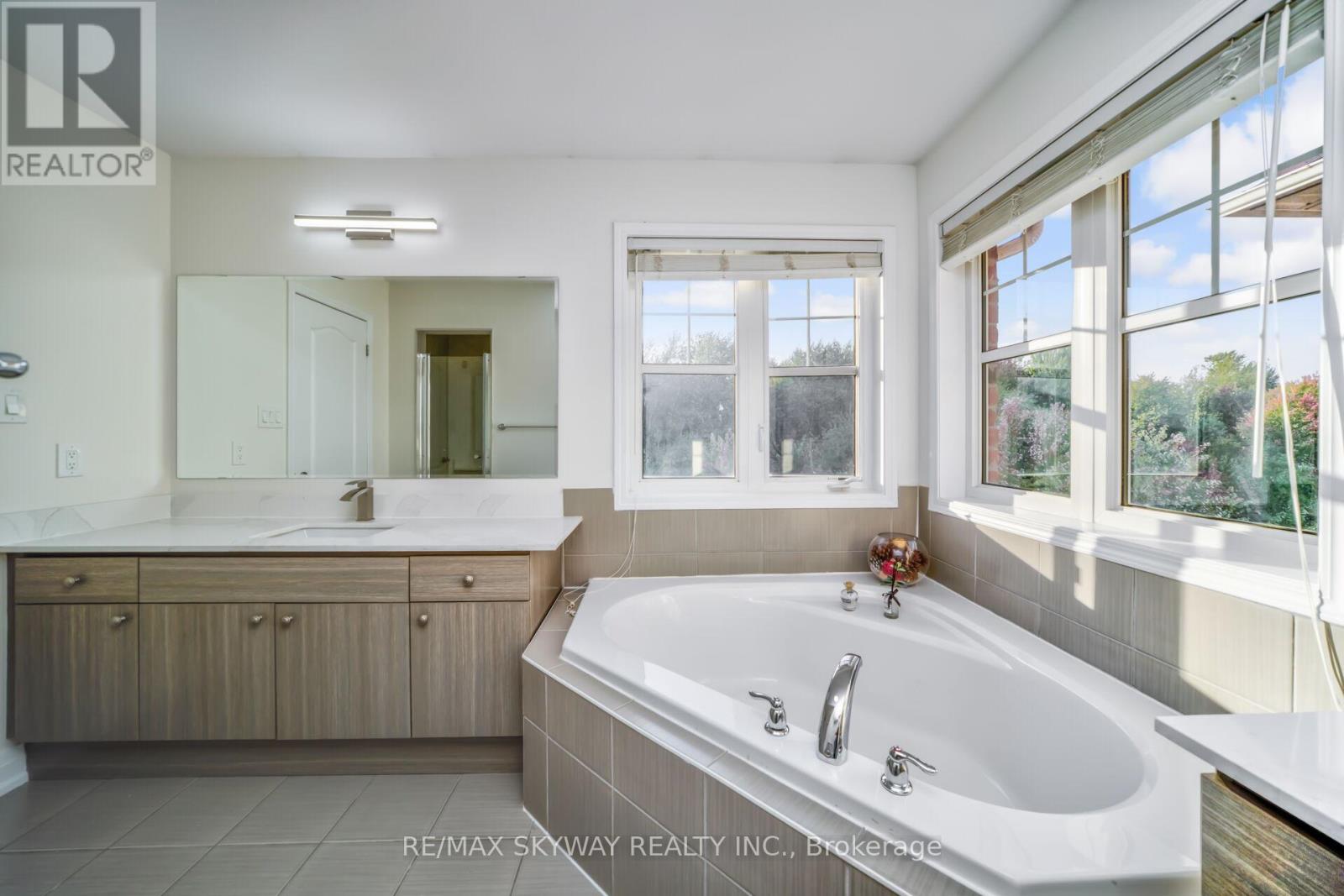 90 Aylesbury Drive, Brampton, Ontario  L7A 0W3 - Photo 28 - W12456365