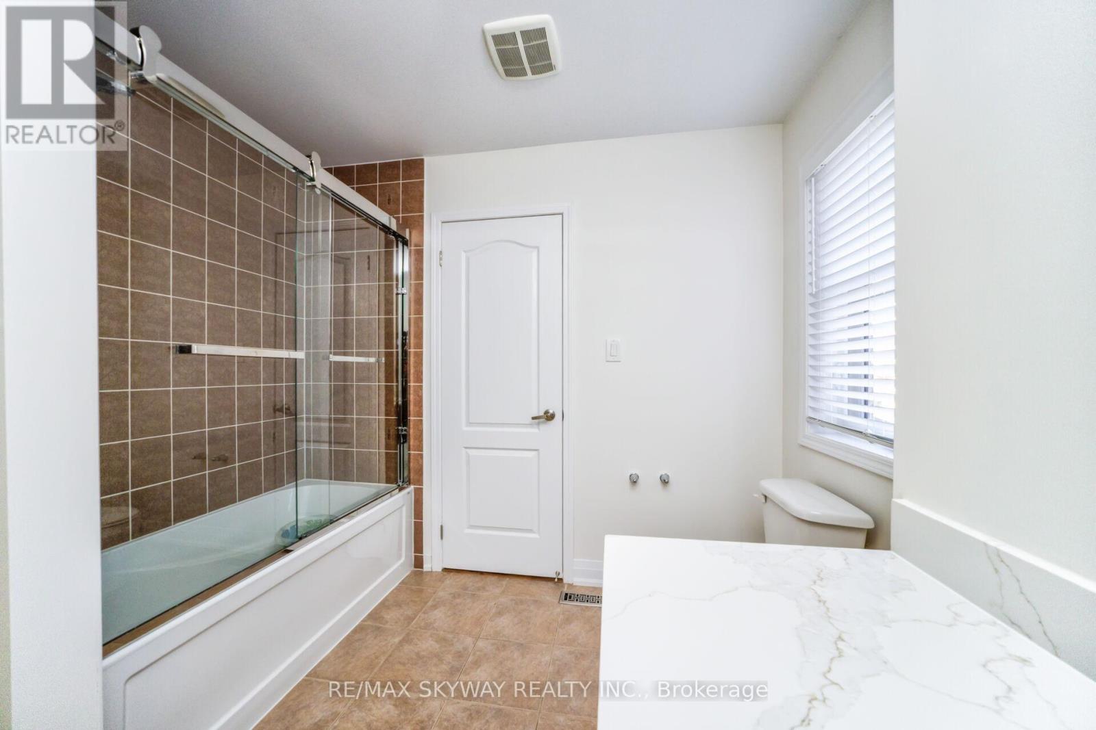 90 Aylesbury Drive, Brampton, Ontario  L7A 0W3 - Photo 36 - W12456365
