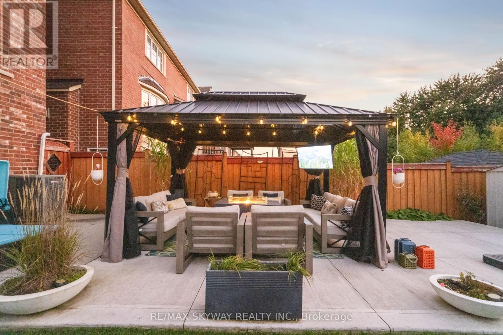 90 Aylesbury Drive, Brampton, Ontario  L7A 0W3 - Photo 38 - W12456365