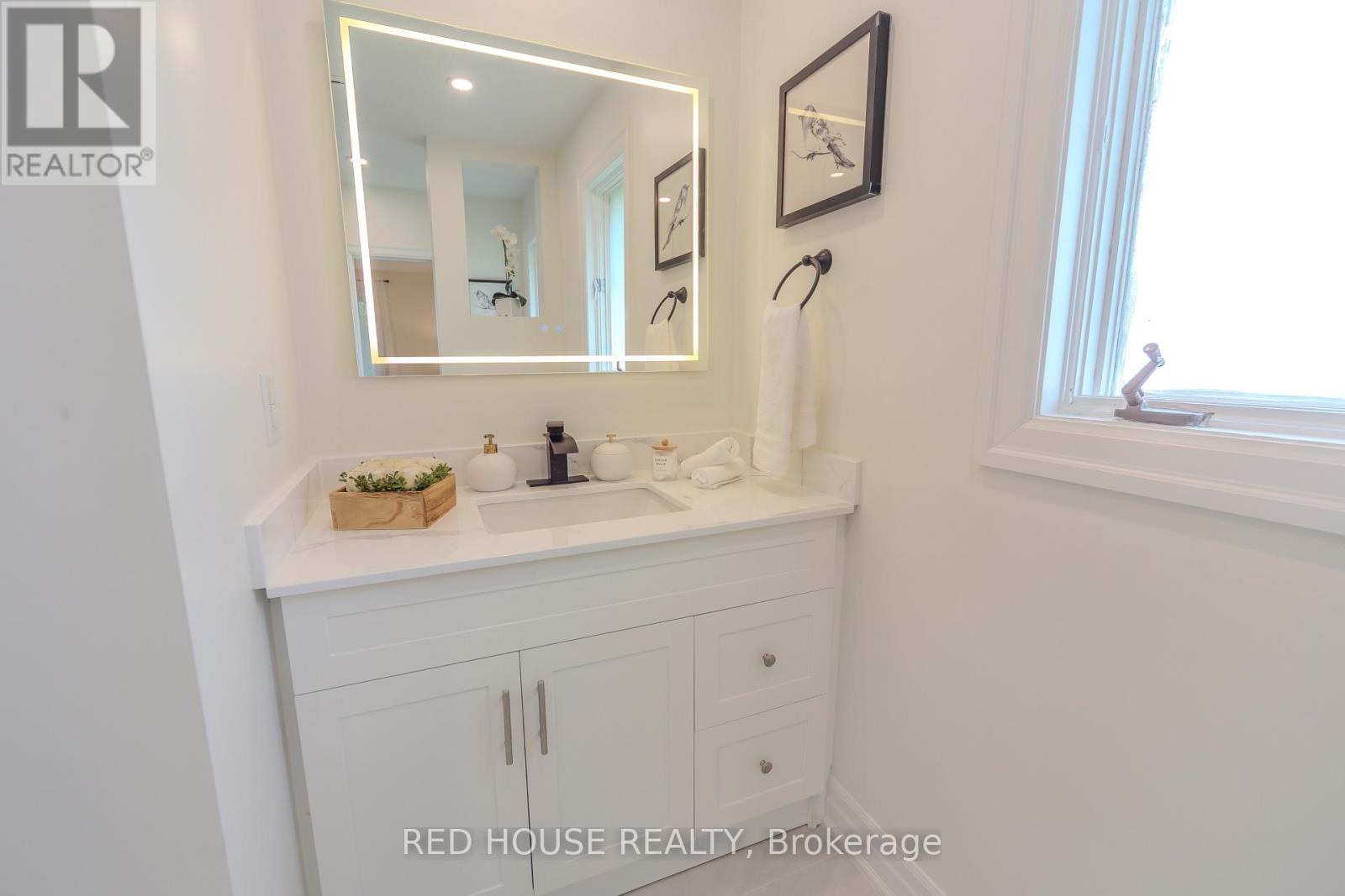 1253 Melton Drive, Mississauga, Ontario  L4Y 1L6 - Photo 30 - W12456381