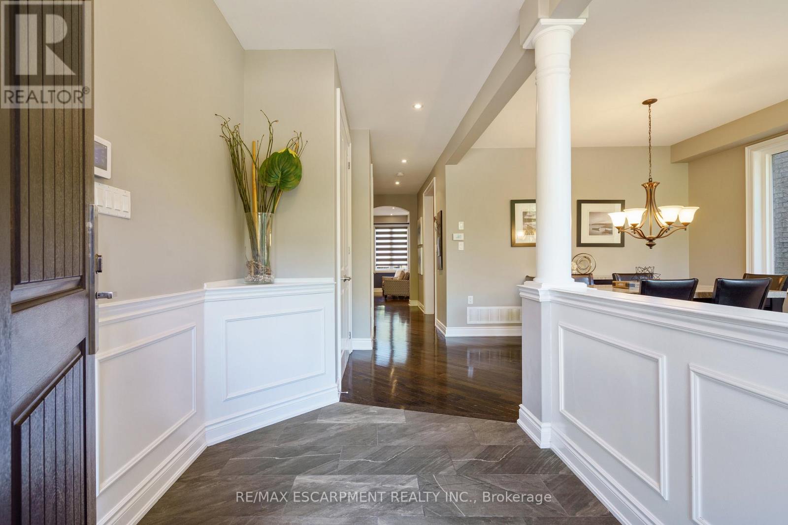317 Great Lakes Boulevard, Oakville, Ontario  L6L 0A4 - Photo 2 - W12456397