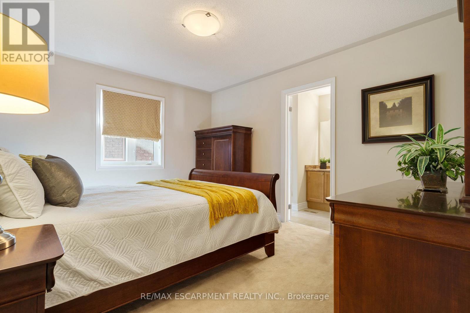 317 Great Lakes Boulevard, Oakville, Ontario  L6L 0A4 - Photo 21 - W12456397