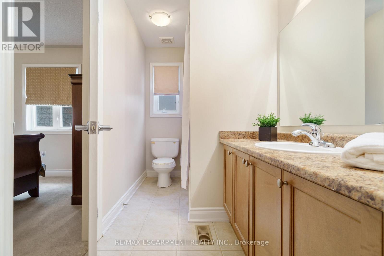 317 Great Lakes Boulevard, Oakville, Ontario  L6L 0A4 - Photo 23 - W12456397