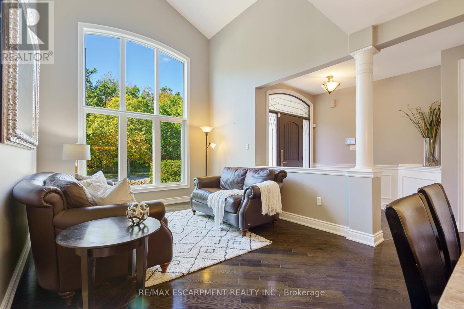 317 Great Lakes Boulevard, Oakville, Ontario  L6L 0A4 - Photo 4 - W12456397