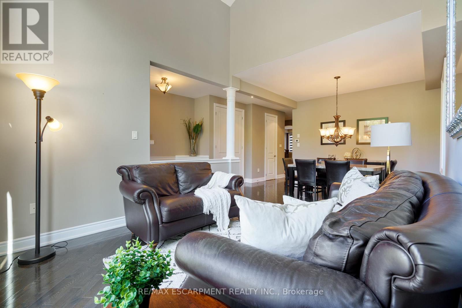 317 Great Lakes Boulevard, Oakville, Ontario  L6L 0A4 - Photo 5 - W12456397