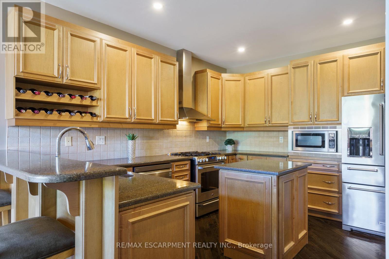 317 Great Lakes Boulevard, Oakville, Ontario  L6L 0A4 - Photo 8 - W12456397