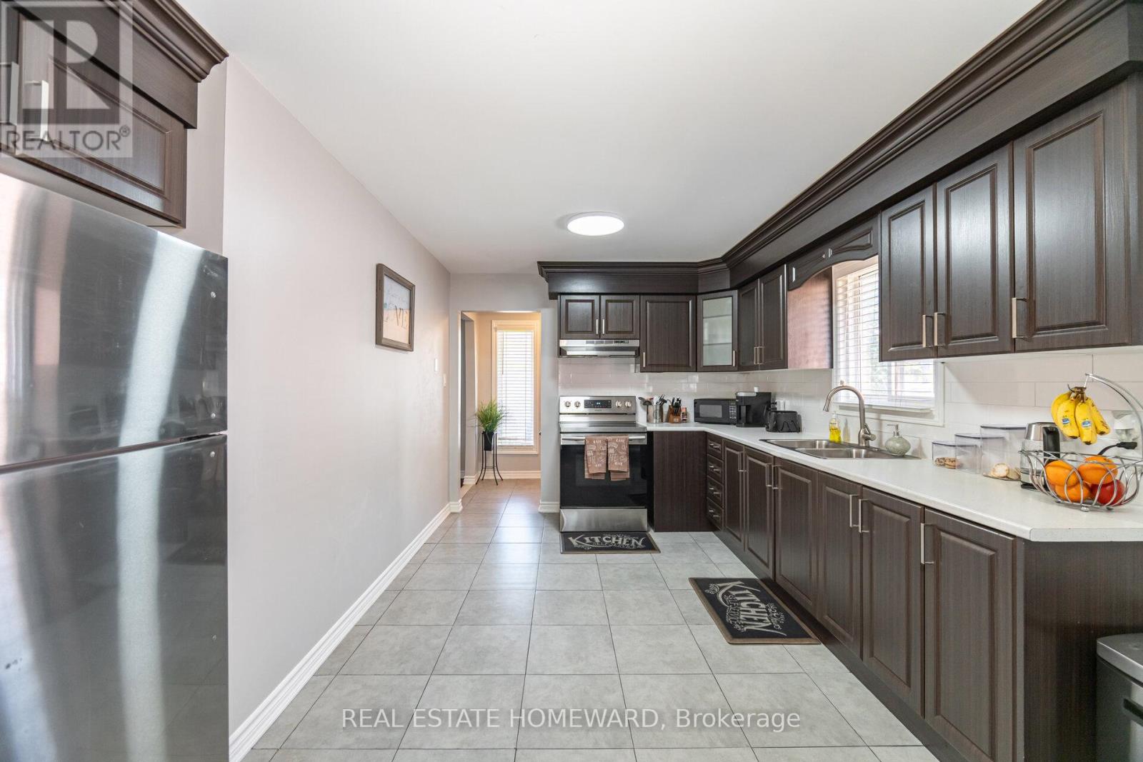309 Royal Salisbury Way, Brampton, Ontario  L6V 3G4 - Photo 10 - W12456406