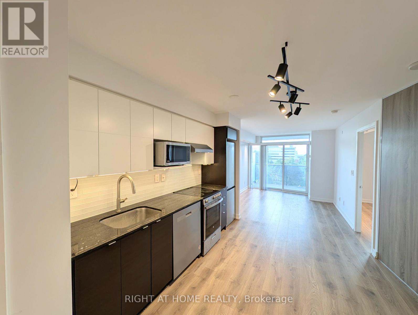 608 - 160 Flemington Road, Toronto, Ontario  M6A 1N6 - Photo 4 - W12456408