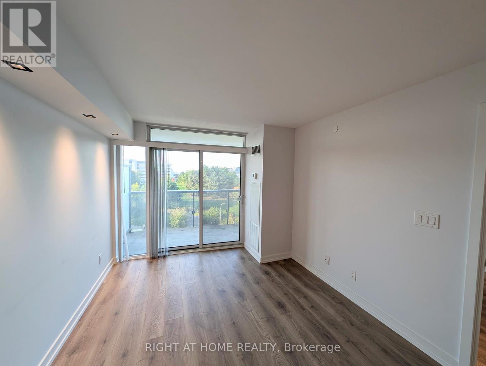 608 - 160 Flemington Road, Toronto, Ontario  M6A 1N6 - Photo 5 - W12456408