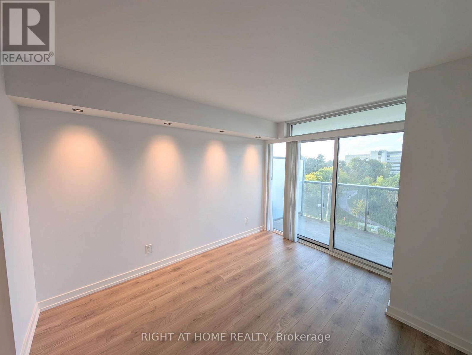608 - 160 Flemington Road, Toronto, Ontario  M6A 1N6 - Photo 6 - W12456408
