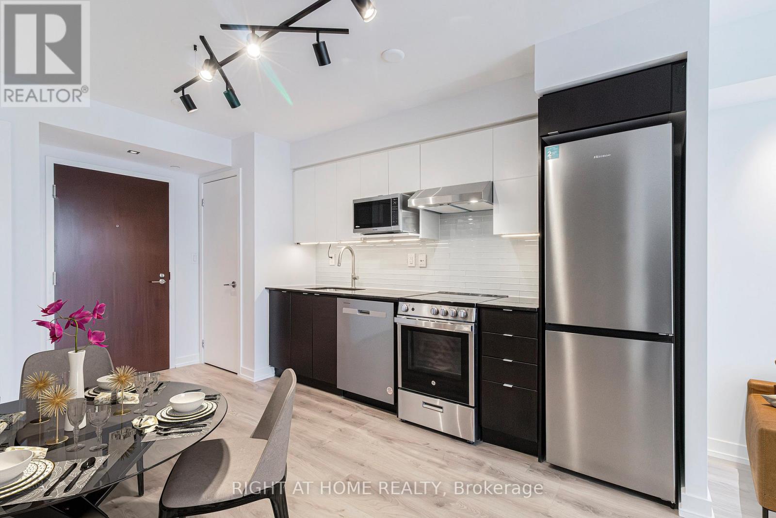 608 - 160 Flemington Road, Toronto, Ontario  M6A 1N6 - Photo 7 - W12456408
