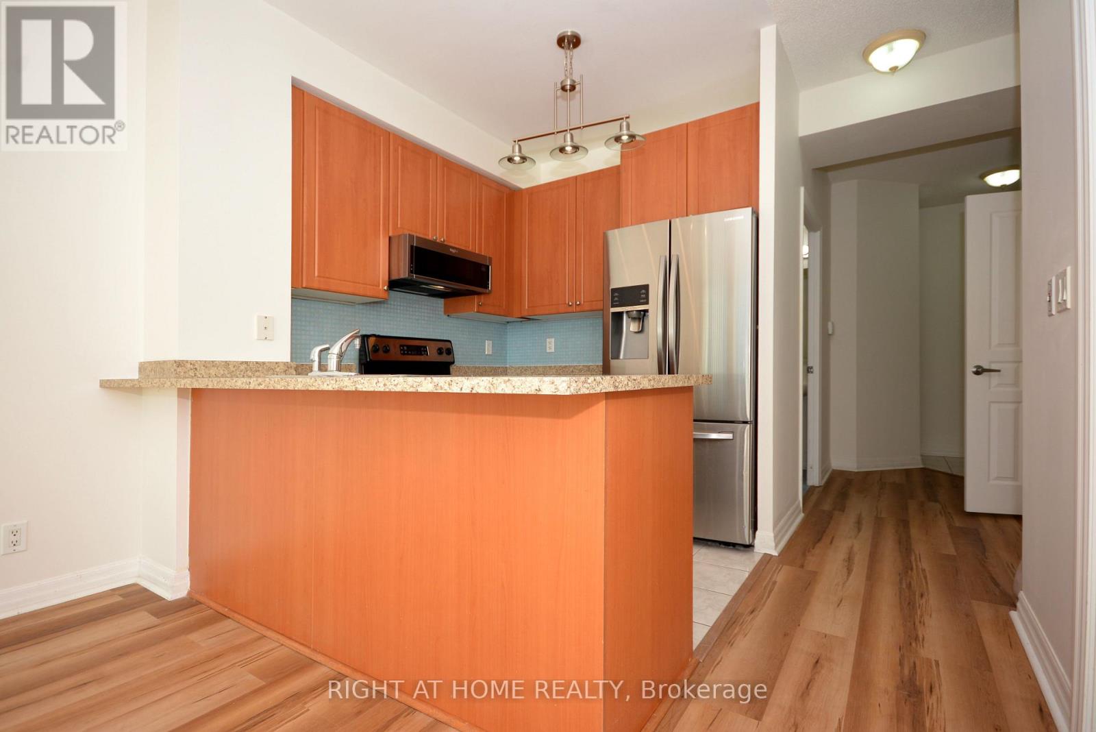 1805 - 220 Burnhamthorpe Road W, Mississauga, Ontario  L5B 4N4 - Photo 12 - W12456427