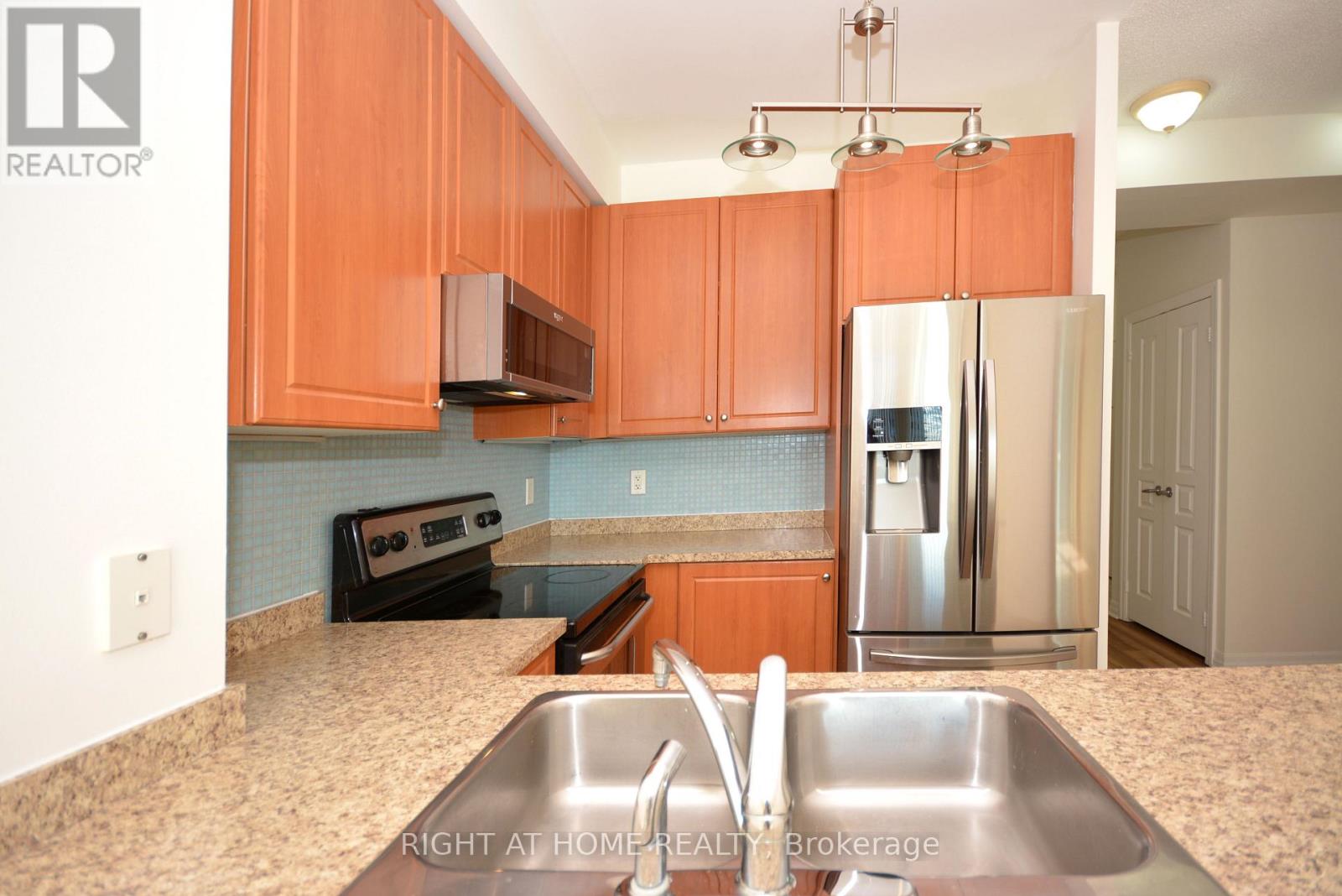 1805 - 220 Burnhamthorpe Road W, Mississauga, Ontario  L5B 4N4 - Photo 13 - W12456427