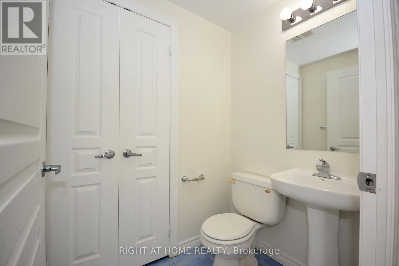 1805 - 220 Burnhamthorpe Road W, Mississauga, Ontario  L5B 4N4 - Photo 14 - W12456427